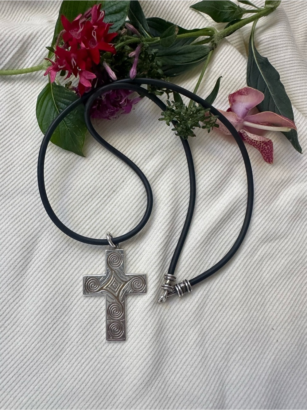 Ireland sterling Silver 925 Spiral Cross Pendant Necklace on Black rubber Cord